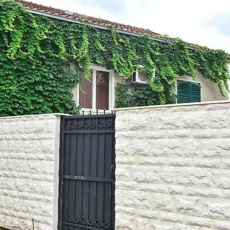 L Palace