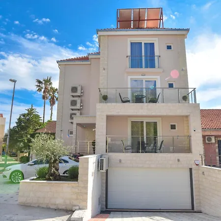L Palace Apartament Budva