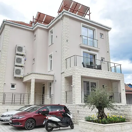 L Palace Apartament *