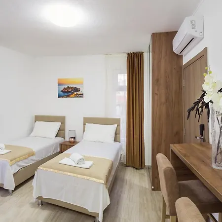 L Palace * Budva