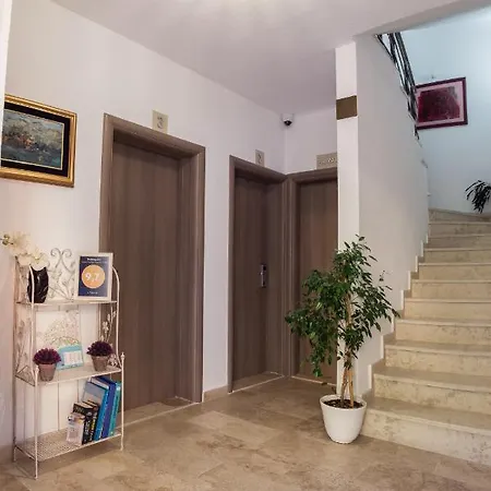 L Palace Apartament *